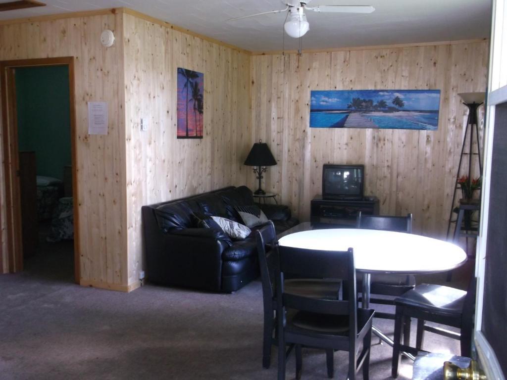 Chalkley'S Sandy Bay Cottage Resort Nipissing Beach 外观 照片