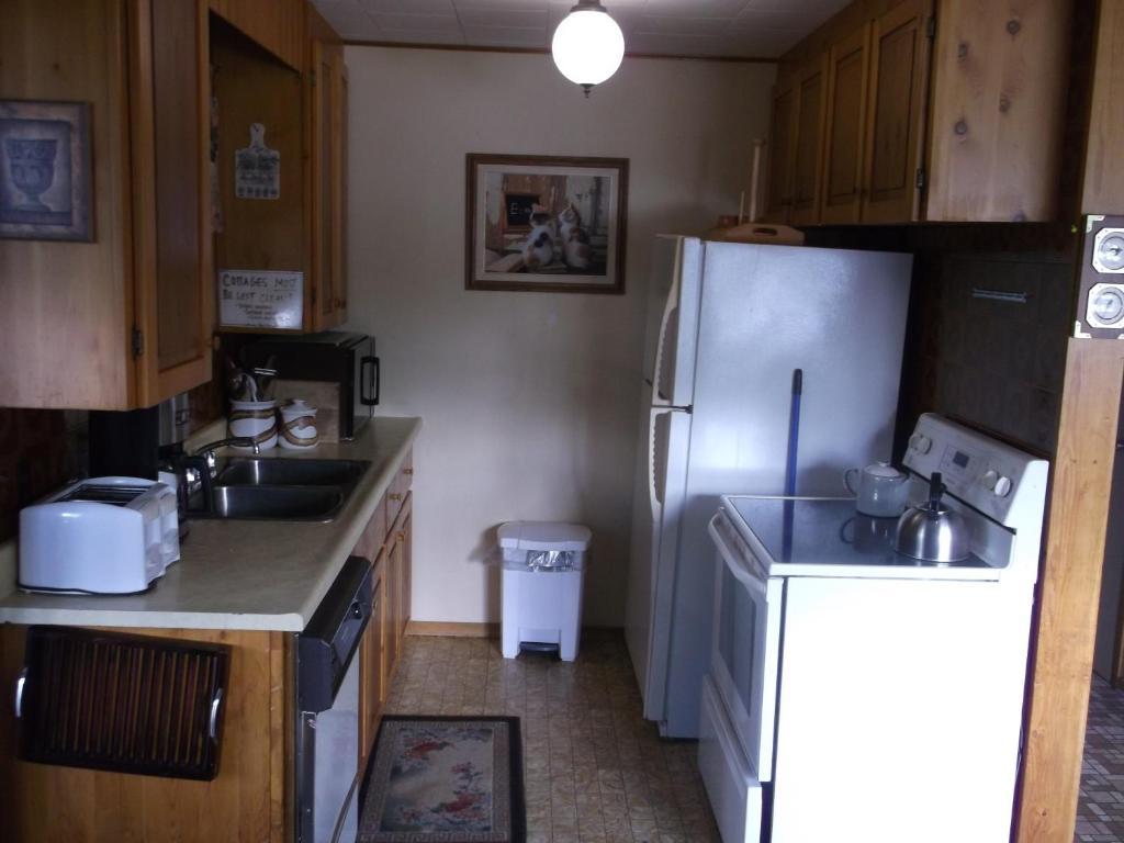 Chalkley'S Sandy Bay Cottage Resort Nipissing Beach 客房 照片